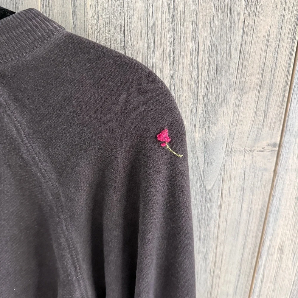 AMO upcycled sweatshirt with embroidery and heart - Picture 7 of 10